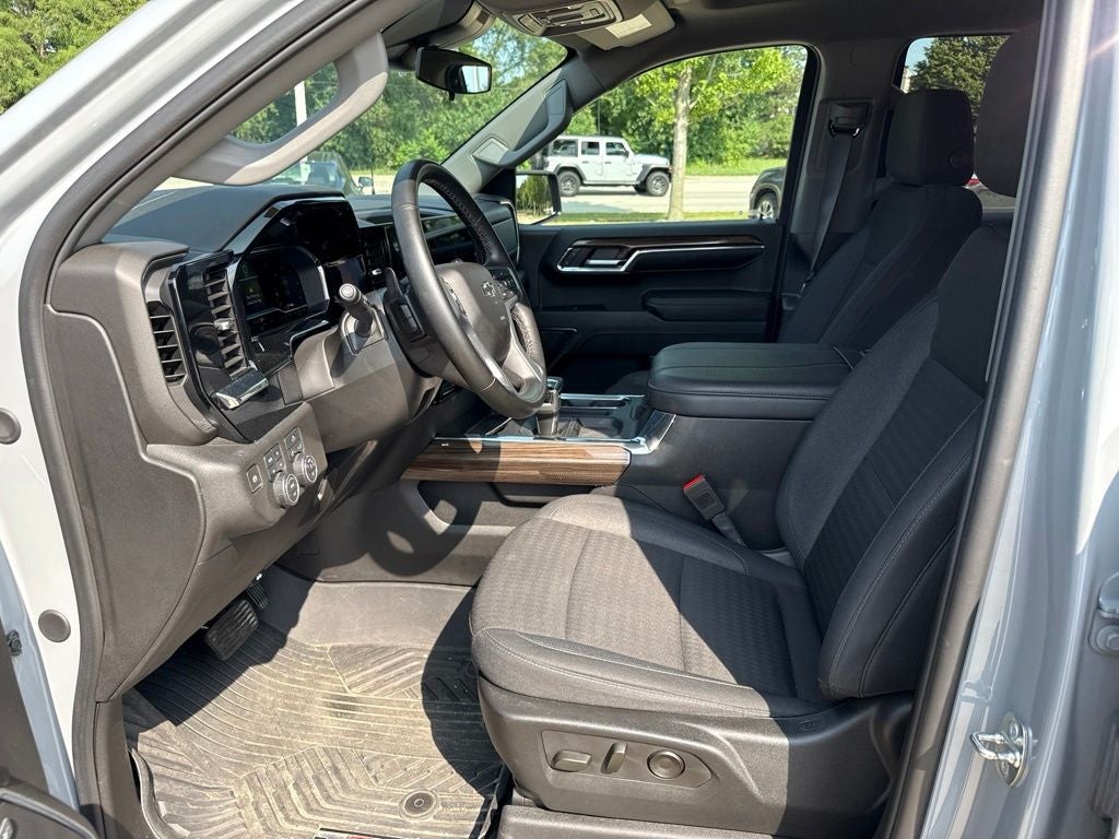 2024 Chevrolet Silverado RST