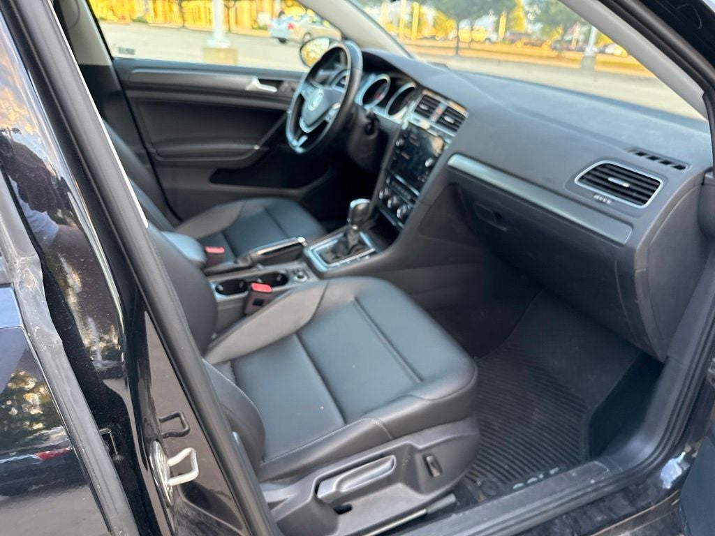 2018 Volkswagen Golf SportWagen SE