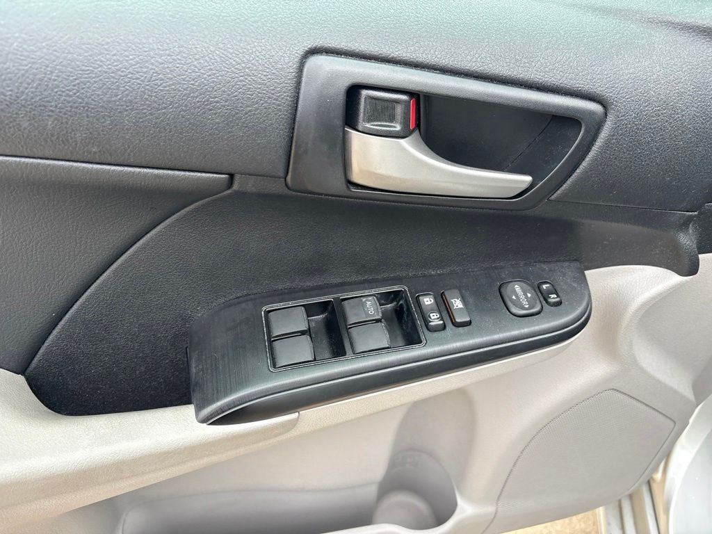2014 Toyota CAMRY LE