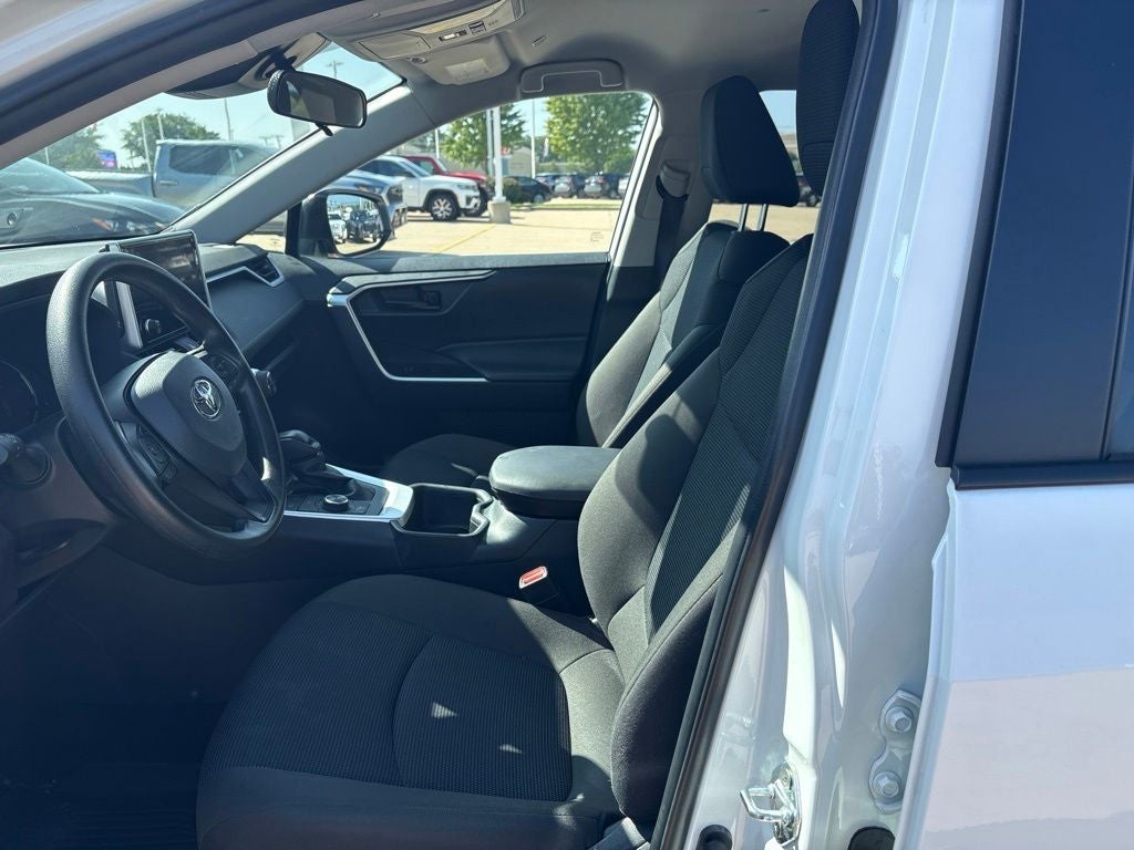 2025 Toyota RAV4 Hybrid LE