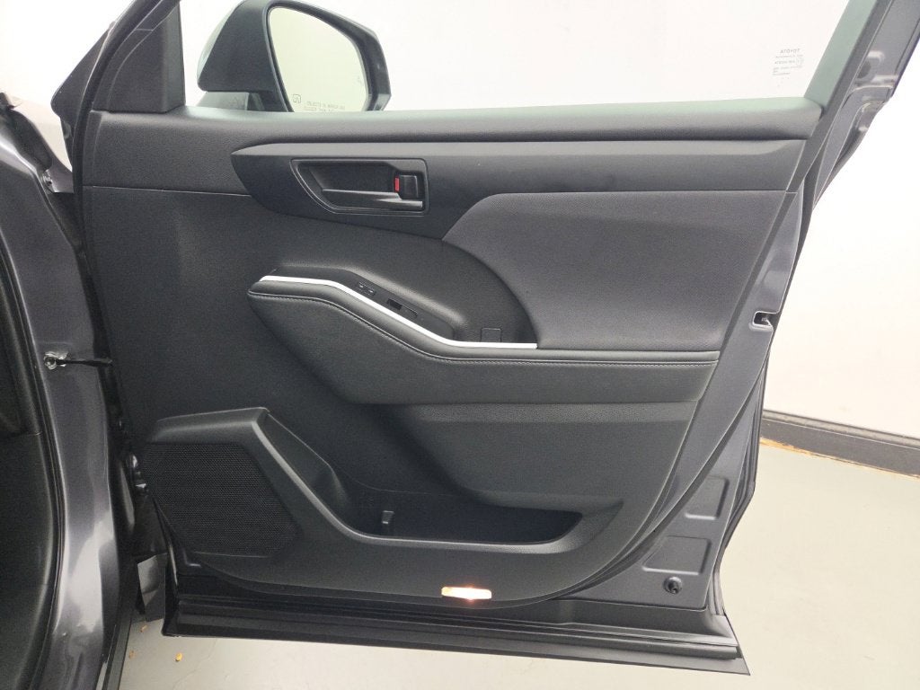 2023 Toyota Highlander Hybrid LE