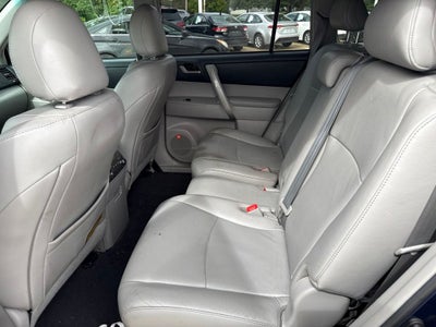 2011 Toyota HIGHLANDER SE