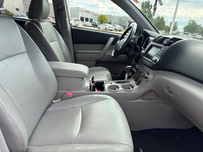 2011 Toyota HIGHLANDER SE