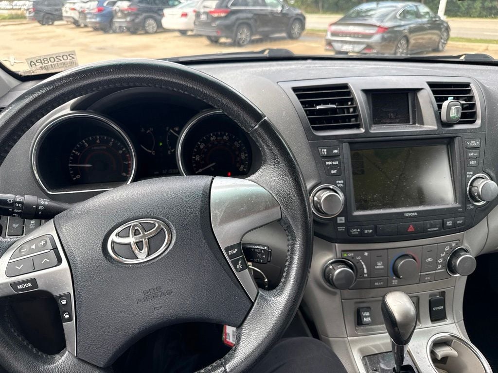 2011 Toyota HIGHLANDER SE