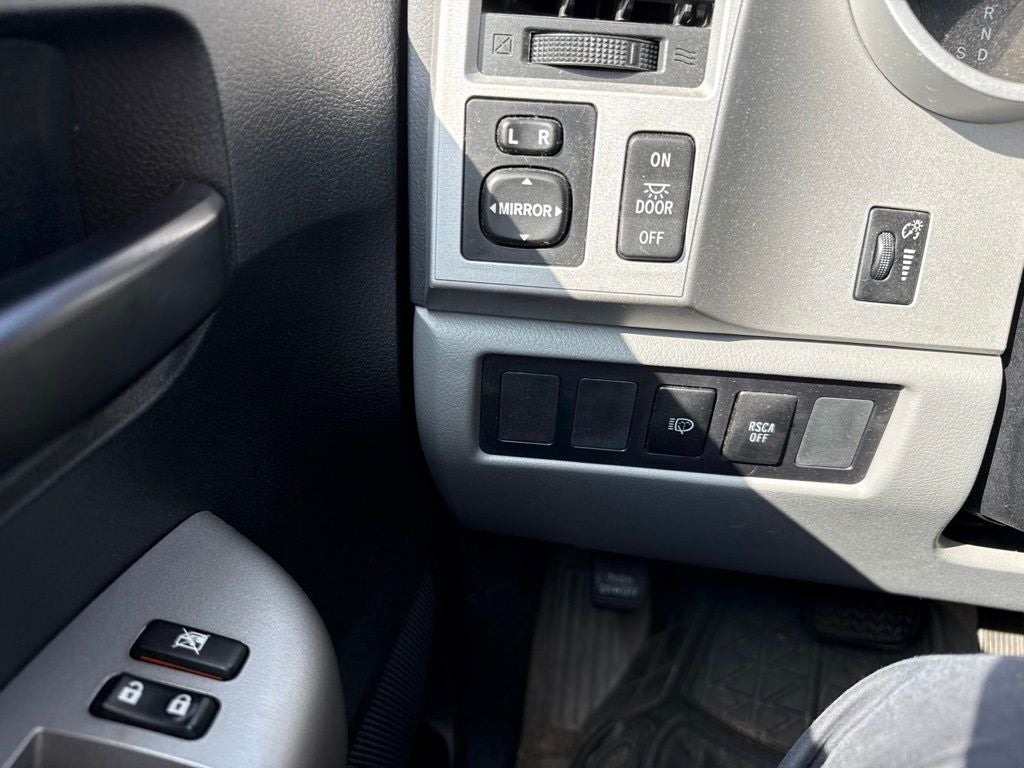2008 Toyota SEQUOIA SR5 5.7L