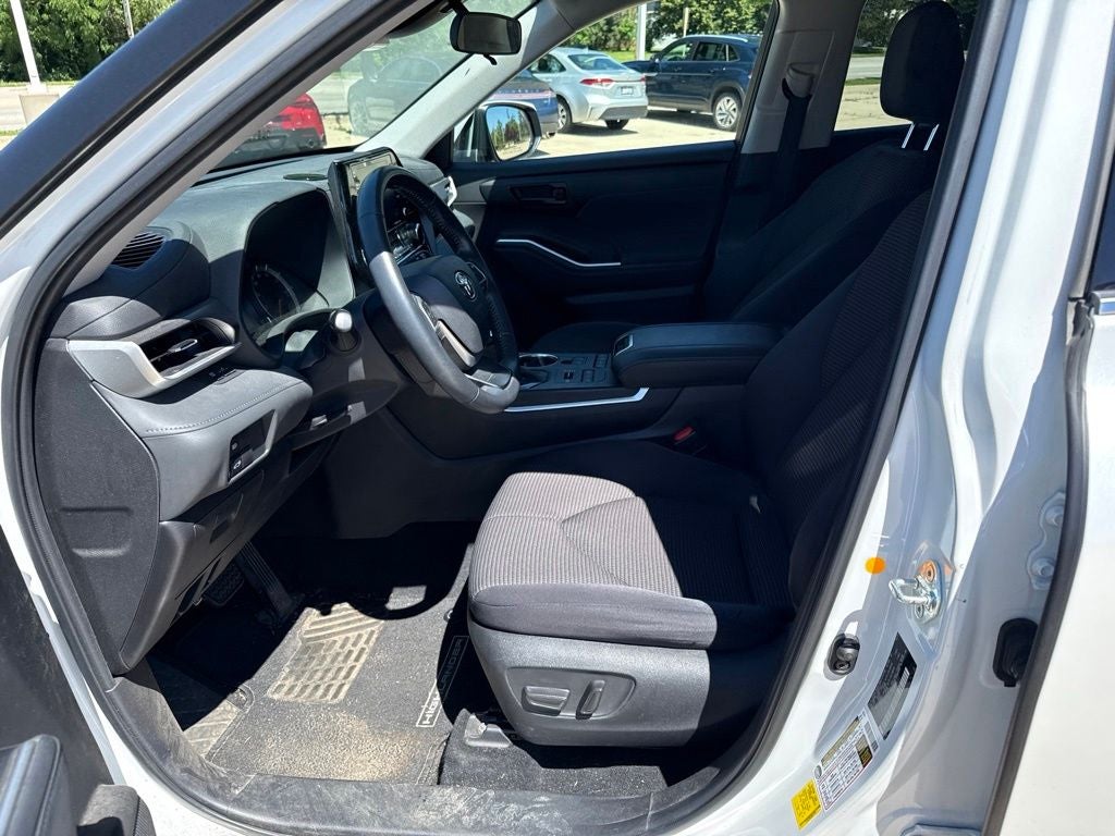 2022 Toyota Highlander LE