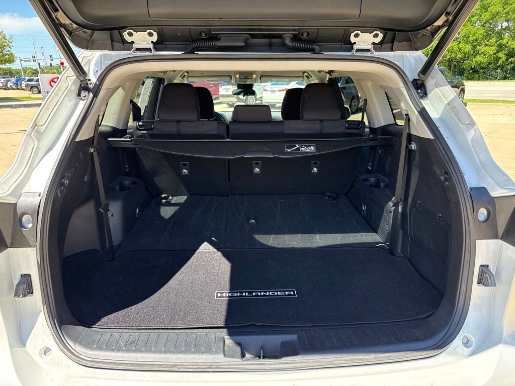 2022 Toyota Highlander LE