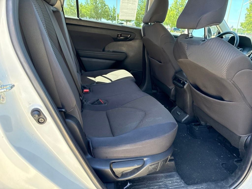 2022 Toyota Highlander LE