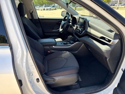 2022 Toyota Highlander LE