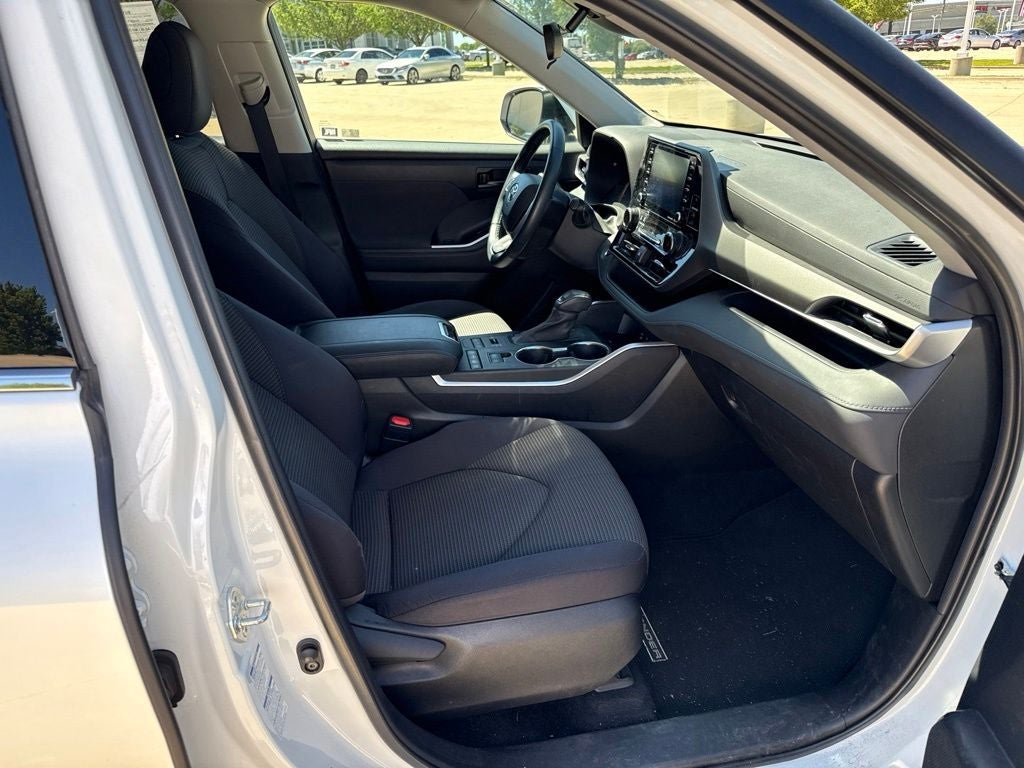 2022 Toyota Highlander LE