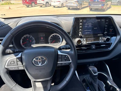 2022 Toyota Highlander LE