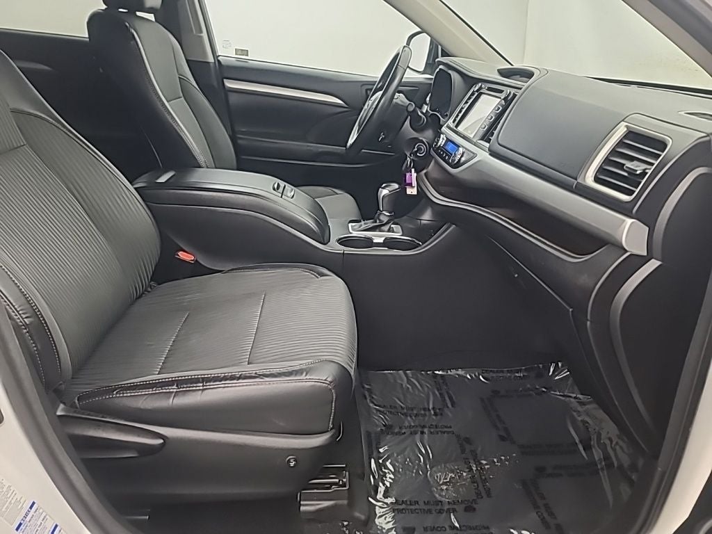 2017 Toyota HIGHLANDER LE Plus