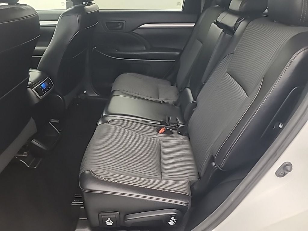 2017 Toyota HIGHLANDER LE Plus