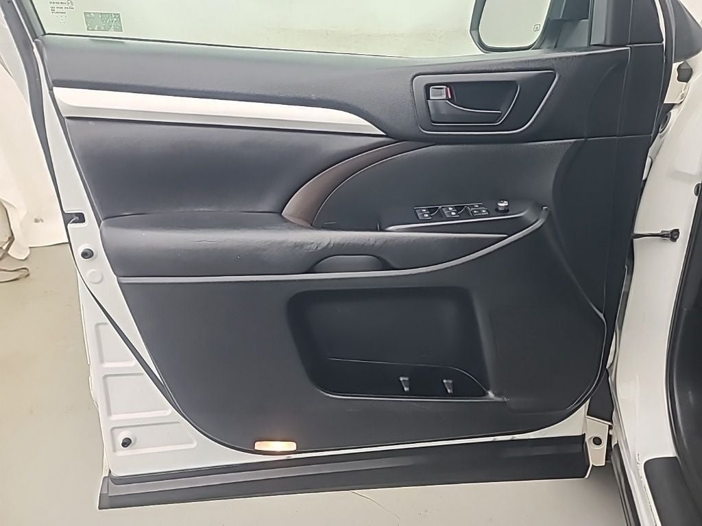 2017 Toyota HIGHLANDER LE Plus