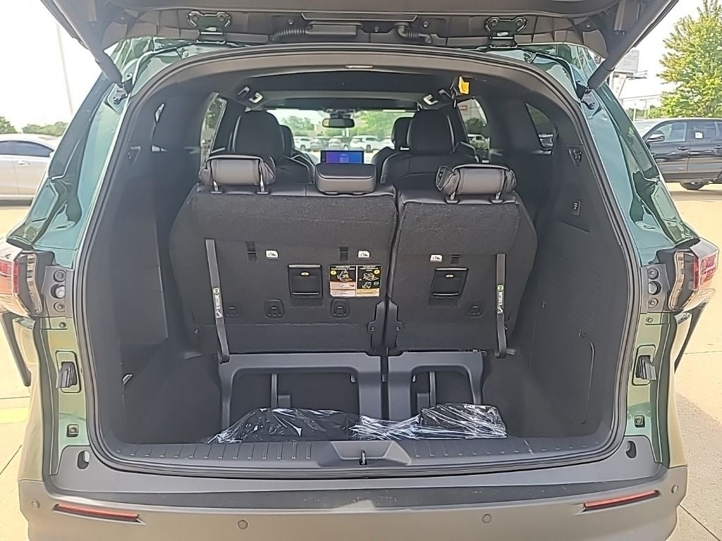 2026 Toyota Sienna Woodland Edition 7 Passenger