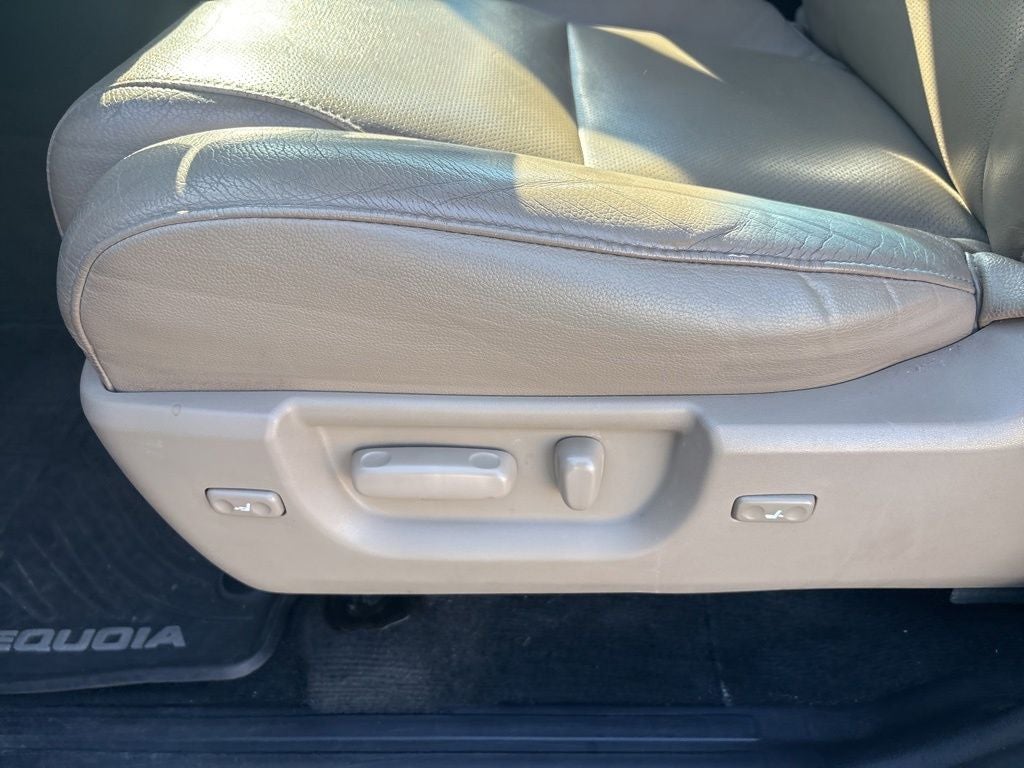 2012 Toyota SEQUOIA Platinum