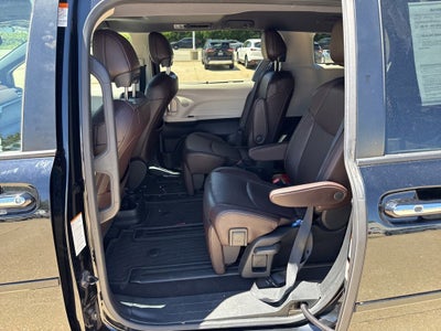 2022 Toyota Sienna Platinum 7 Passenger