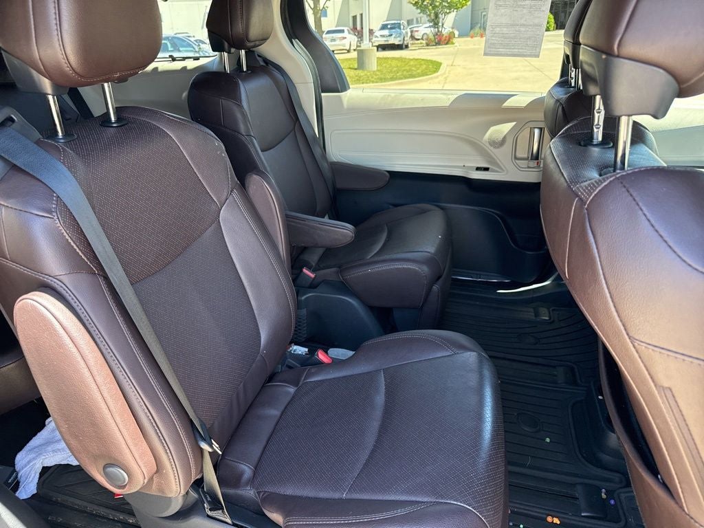 2022 Toyota Sienna Platinum 7 Passenger