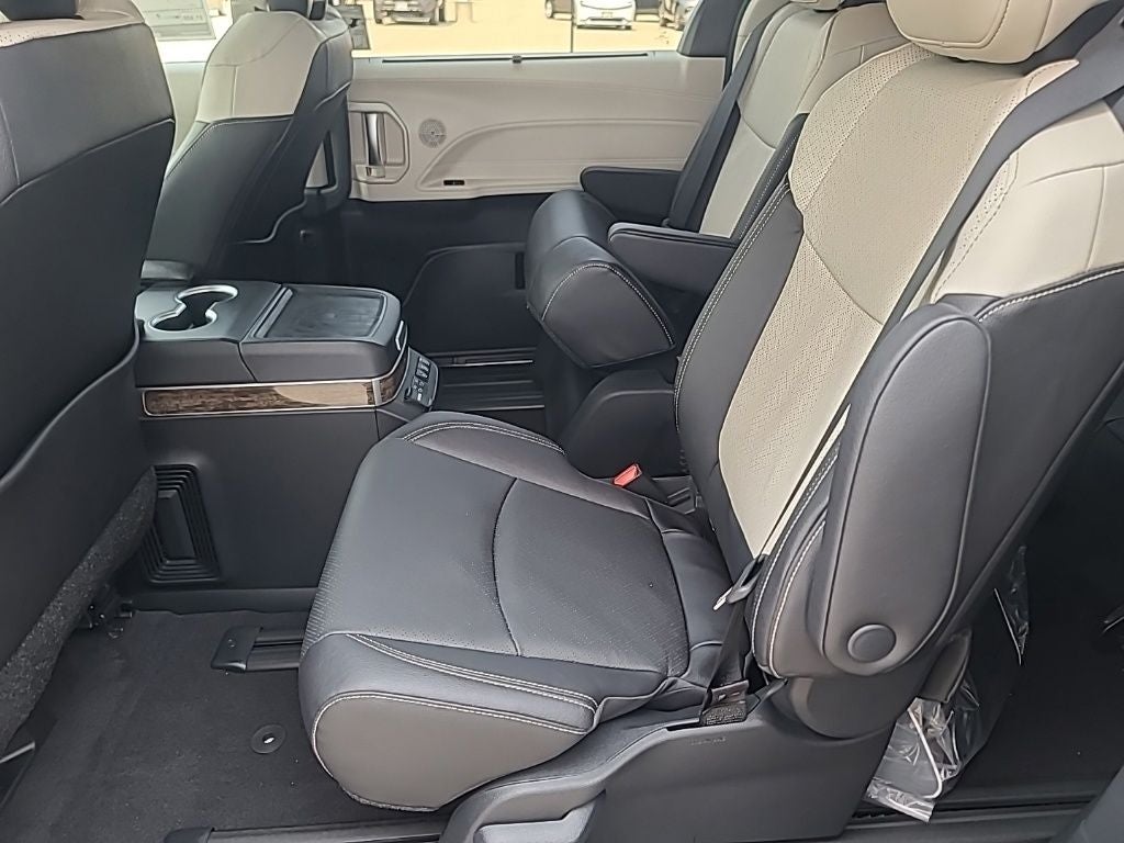 2026 Toyota Sienna Platinum 7 Passenger