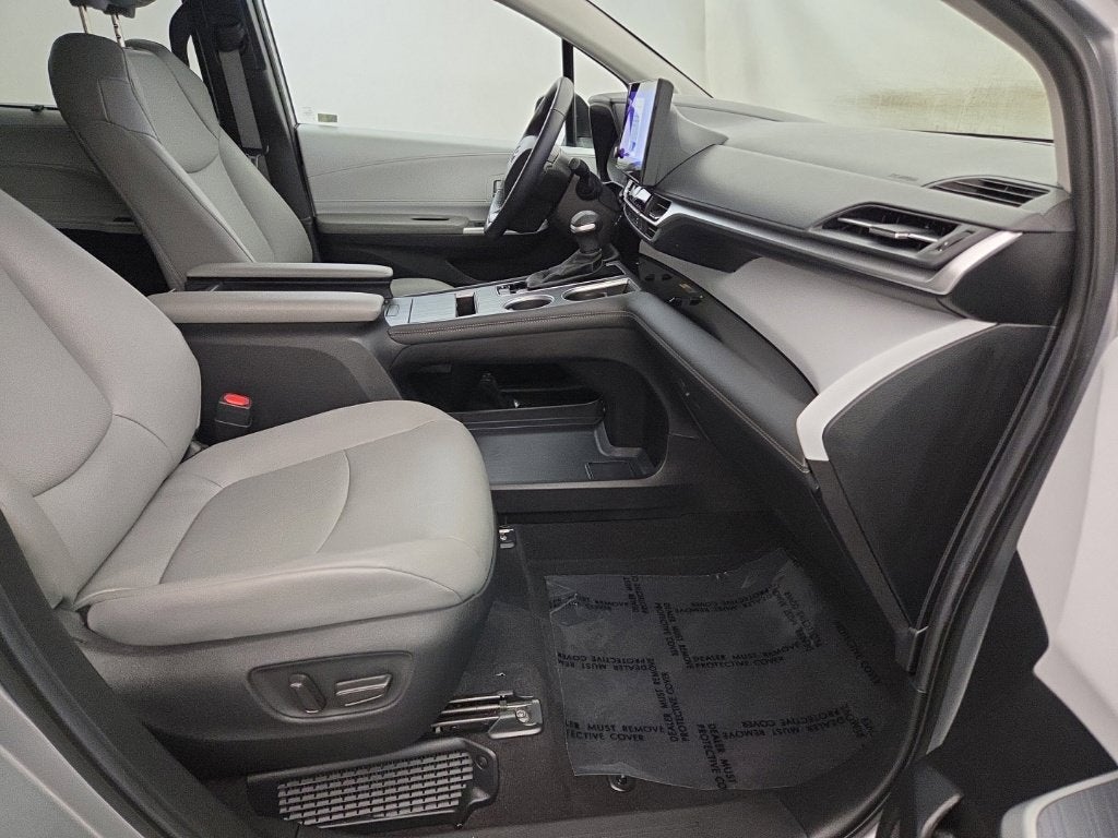 2025 Toyota Sienna XLE 7 Passenger