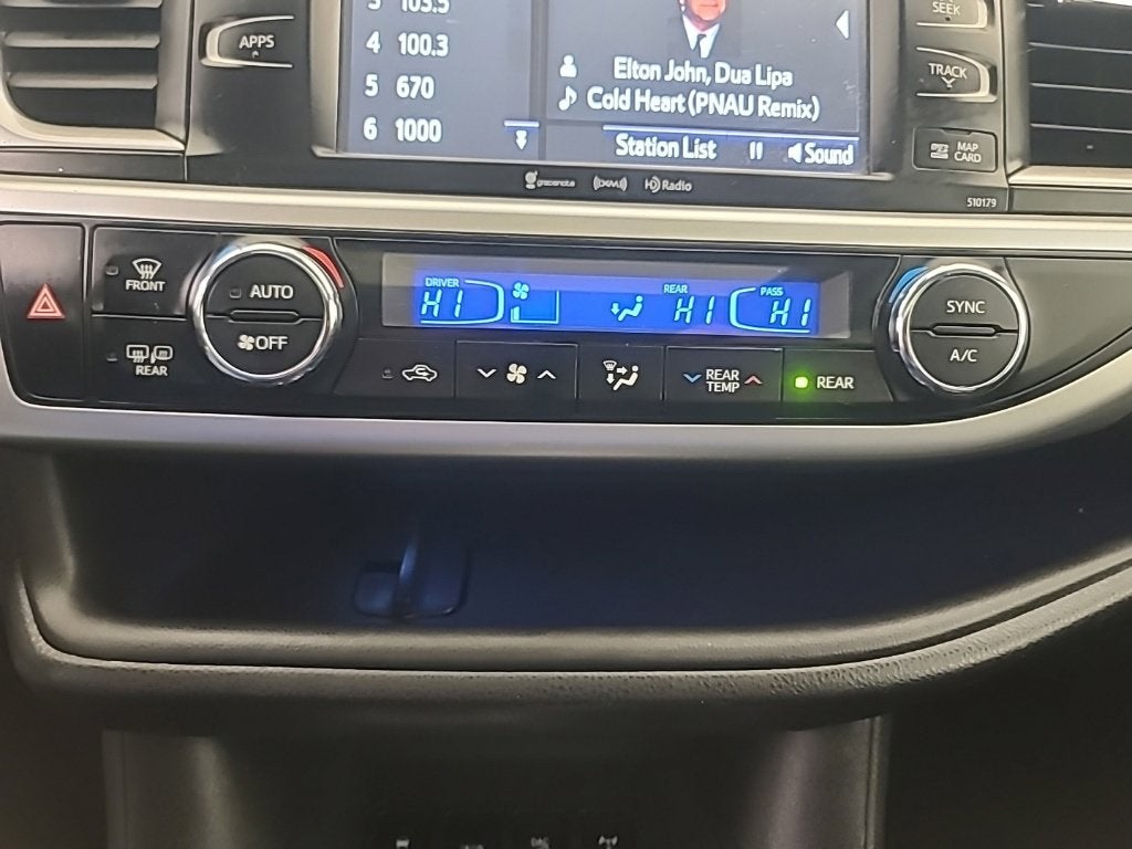 2017 Toyota Highlander SE