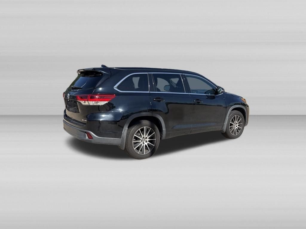 2017 Toyota Highlander SE