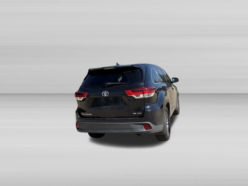 2017 Toyota Highlander SE