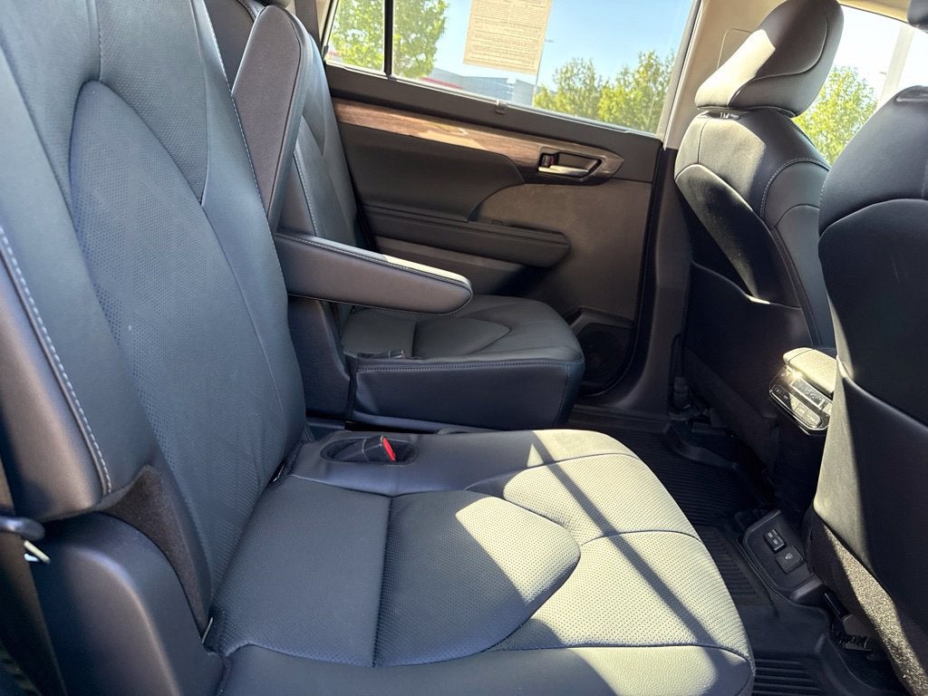 2024 Toyota Highlander Platinum