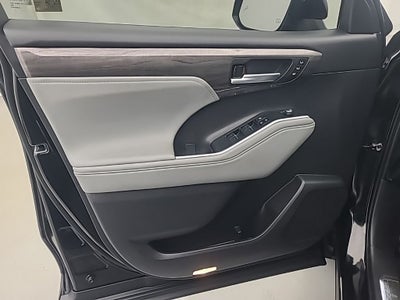 2025 Toyota HIGHLANDER Platinum