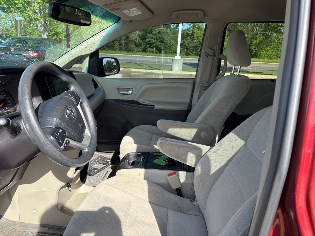 2015 Toyota SIENNA LE 3.5L LE 8 Passenger