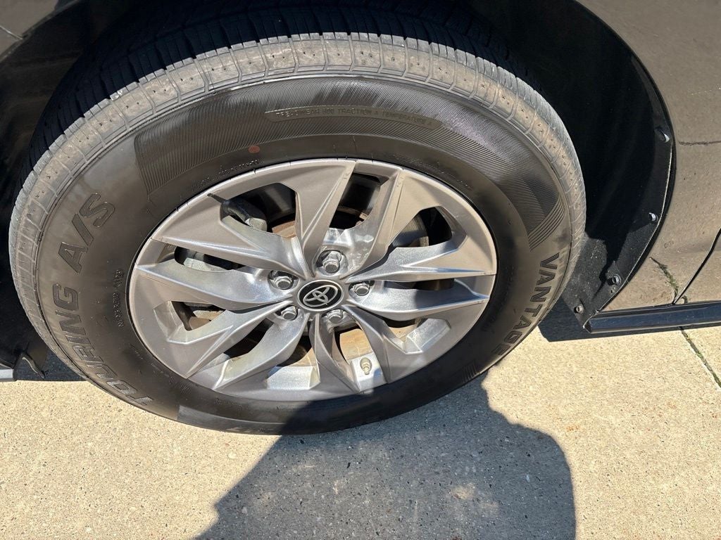 2025 Toyota Sienna LE 8 Passenger