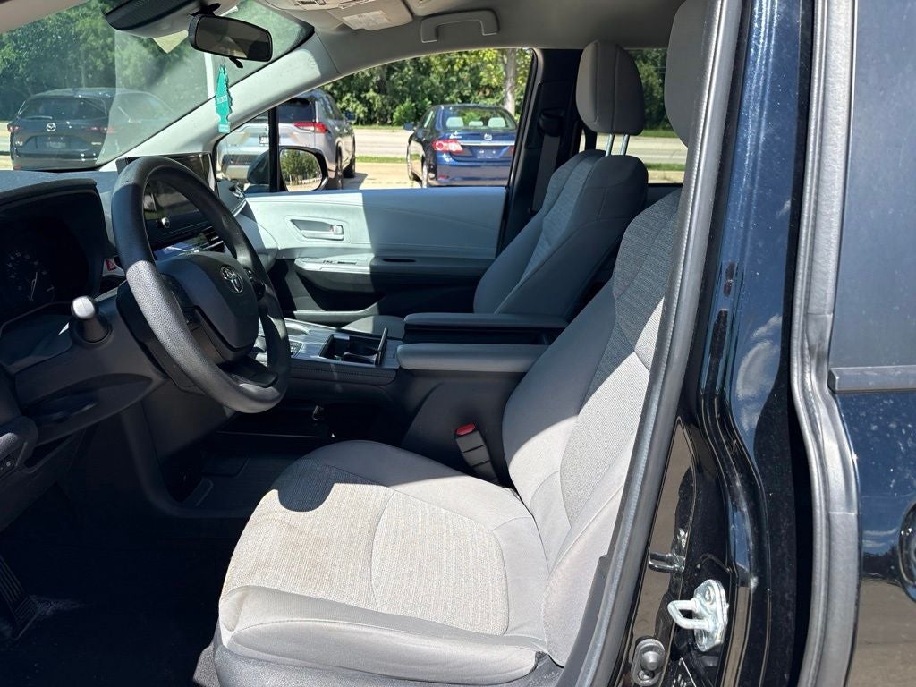 2025 Toyota Sienna LE 8 Passenger