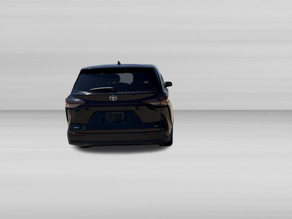 2025 Toyota Sienna LE 8 Passenger