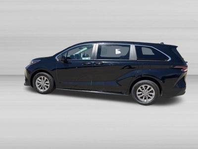 2025 Toyota Sienna LE 8 Passenger
