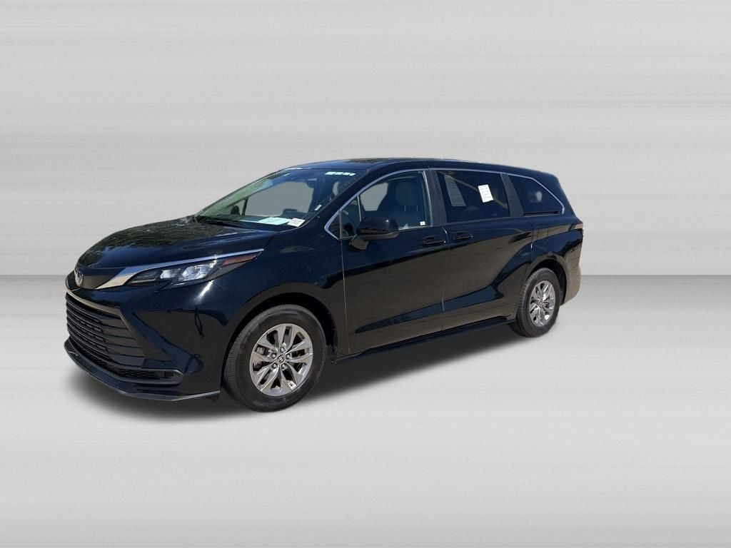 2025 Toyota Sienna LE 8 Passenger