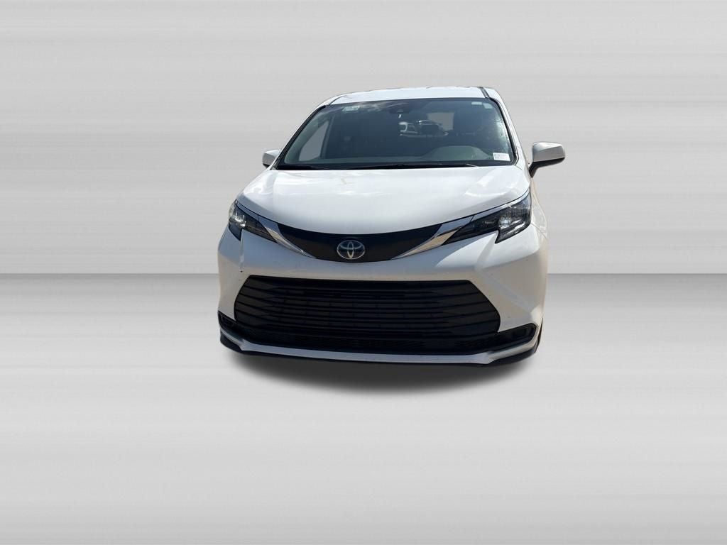 2025 Toyota Sienna LE 8 Passenger