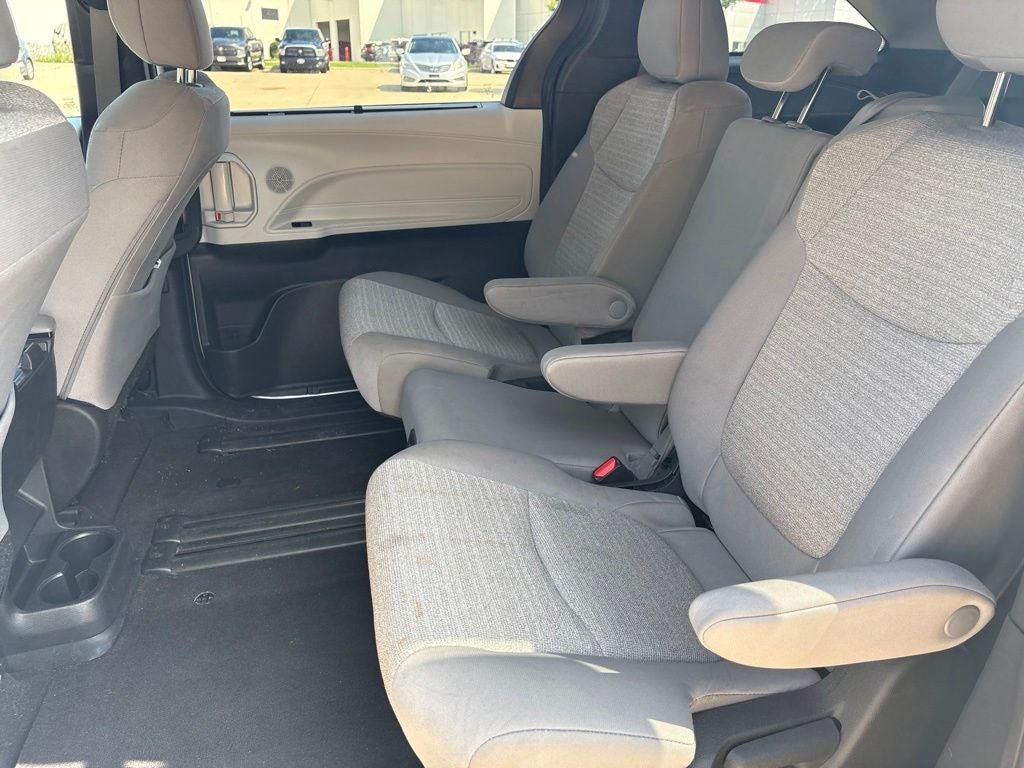 2025 Toyota Sienna LE 8 Passenger