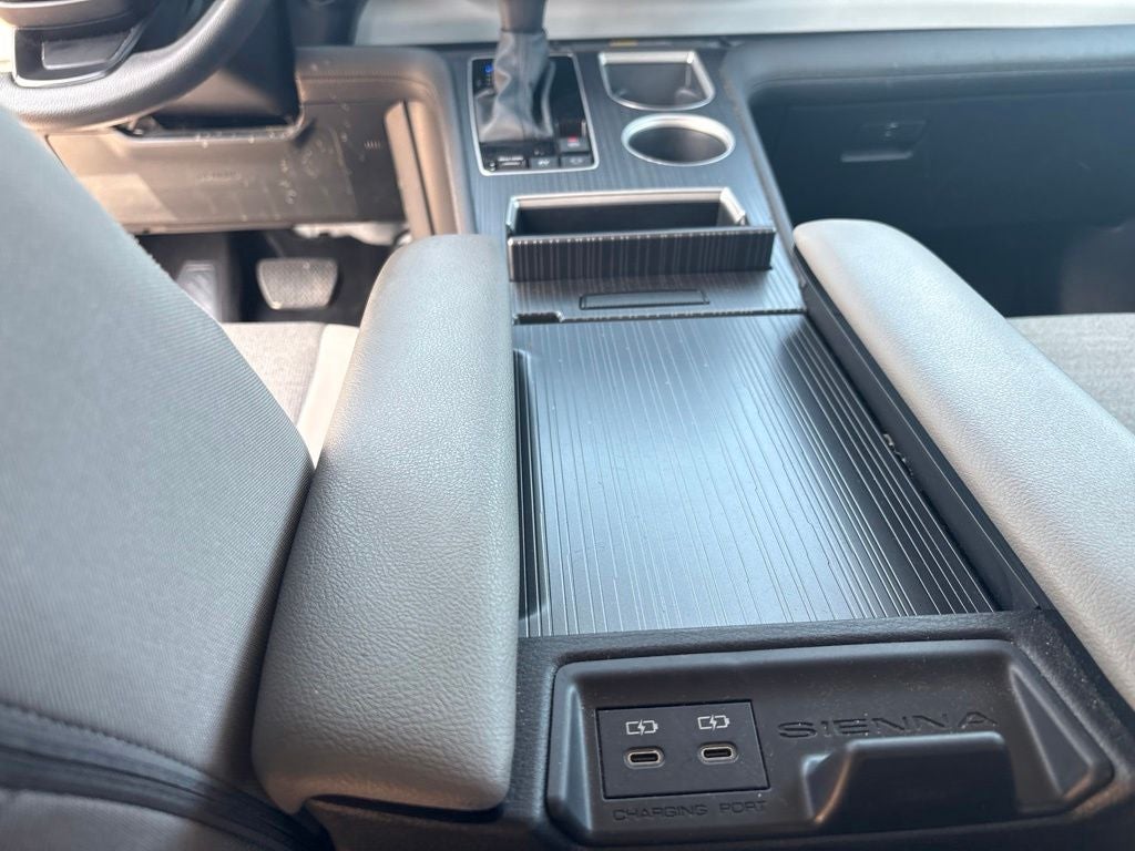 2025 Toyota Sienna LE 8 Passenger