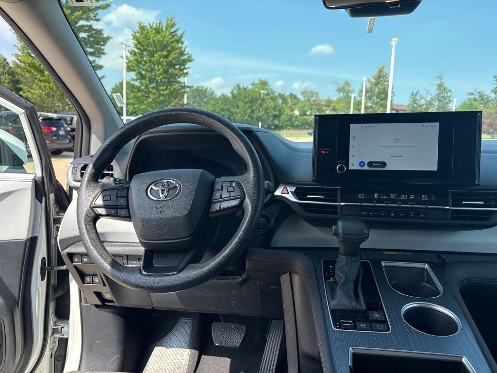 2025 Toyota Sienna LE 8 Passenger