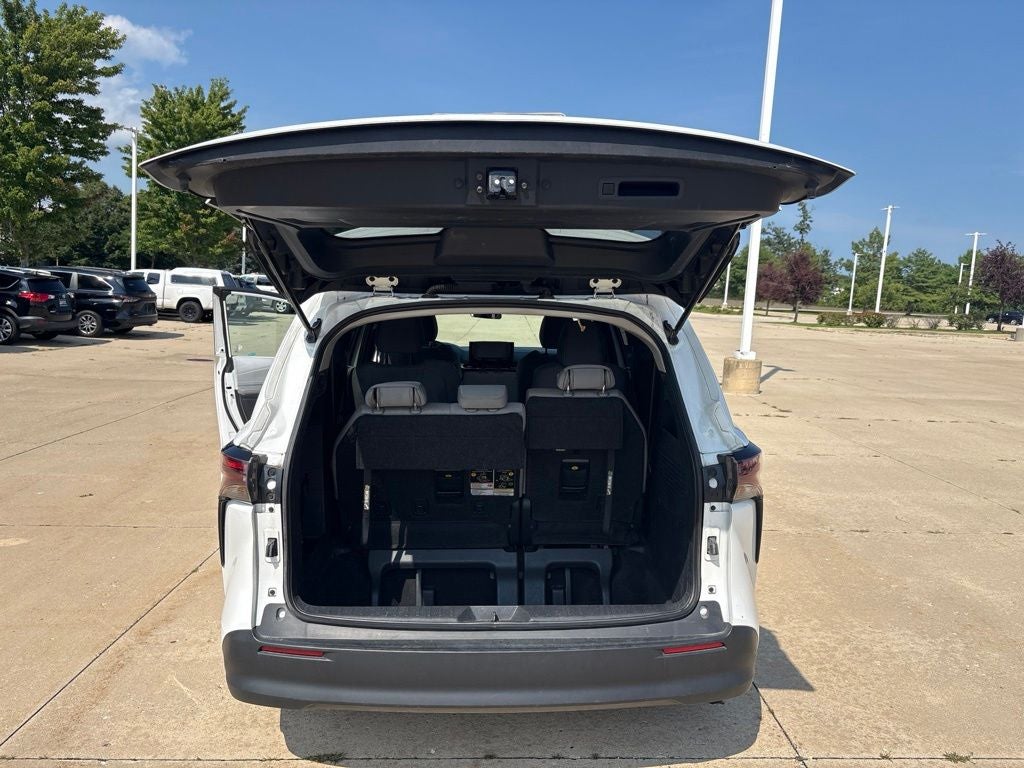 2025 Toyota Sienna LE 8 Passenger