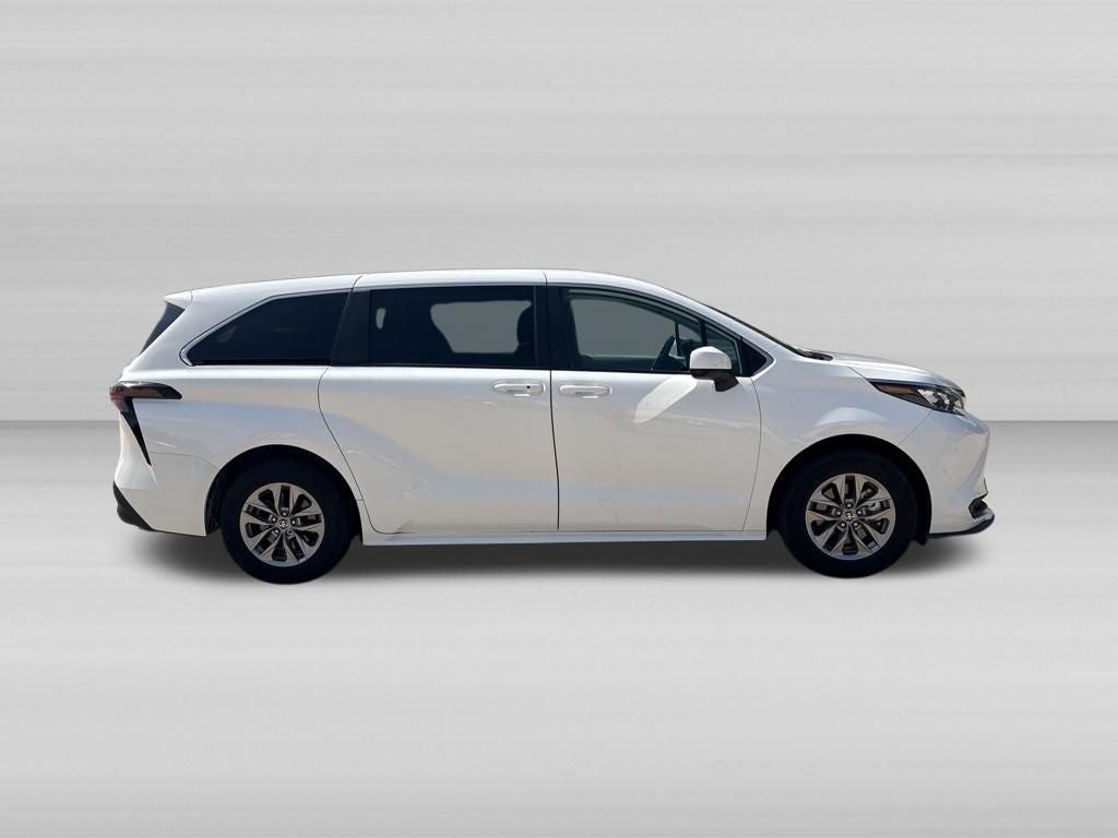 2025 Toyota Sienna LE 8 Passenger