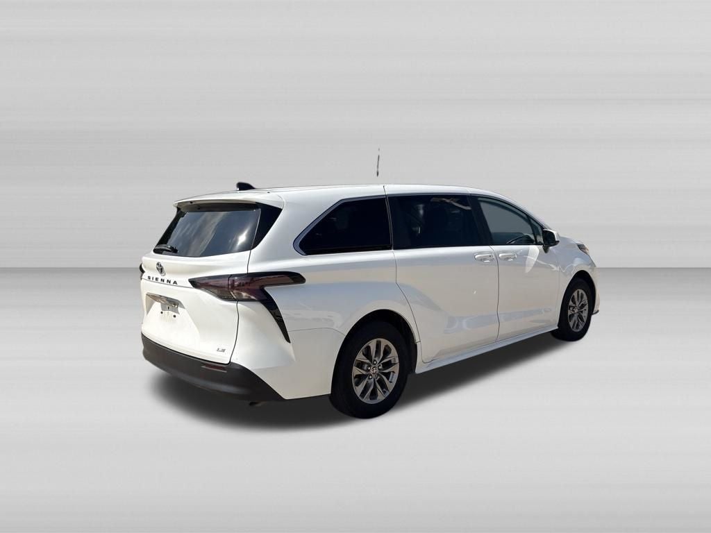 2025 Toyota Sienna LE 8 Passenger
