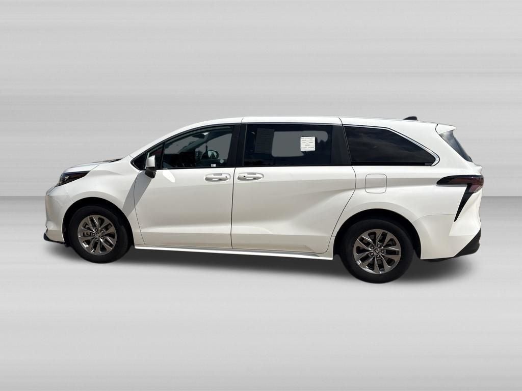 2025 Toyota Sienna LE 8 Passenger