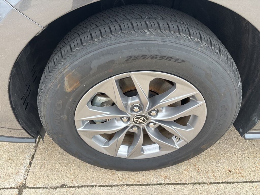 2025 Toyota SIENNA LE LE 8 Passenger