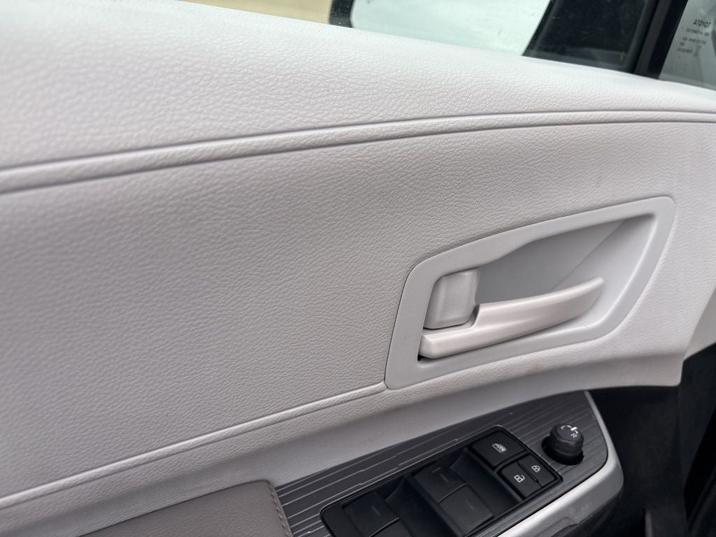 2025 Toyota SIENNA LE LE 8 Passenger