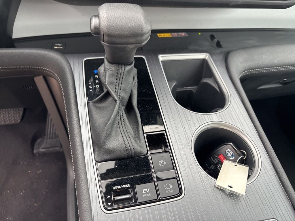 2025 Toyota SIENNA LE LE 8 Passenger