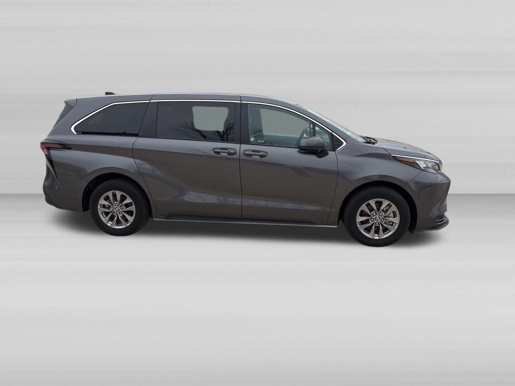 2025 Toyota SIENNA LE LE 8 Passenger