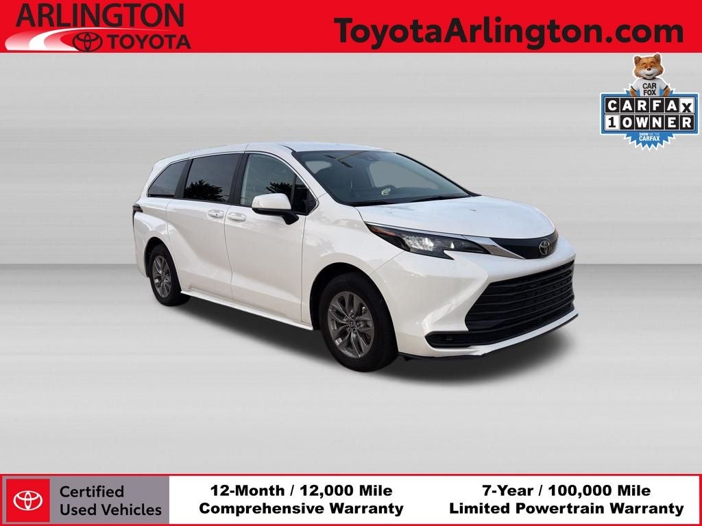 2026 Toyota Sienna LE 8-Passenger Hybrid FWD's photo