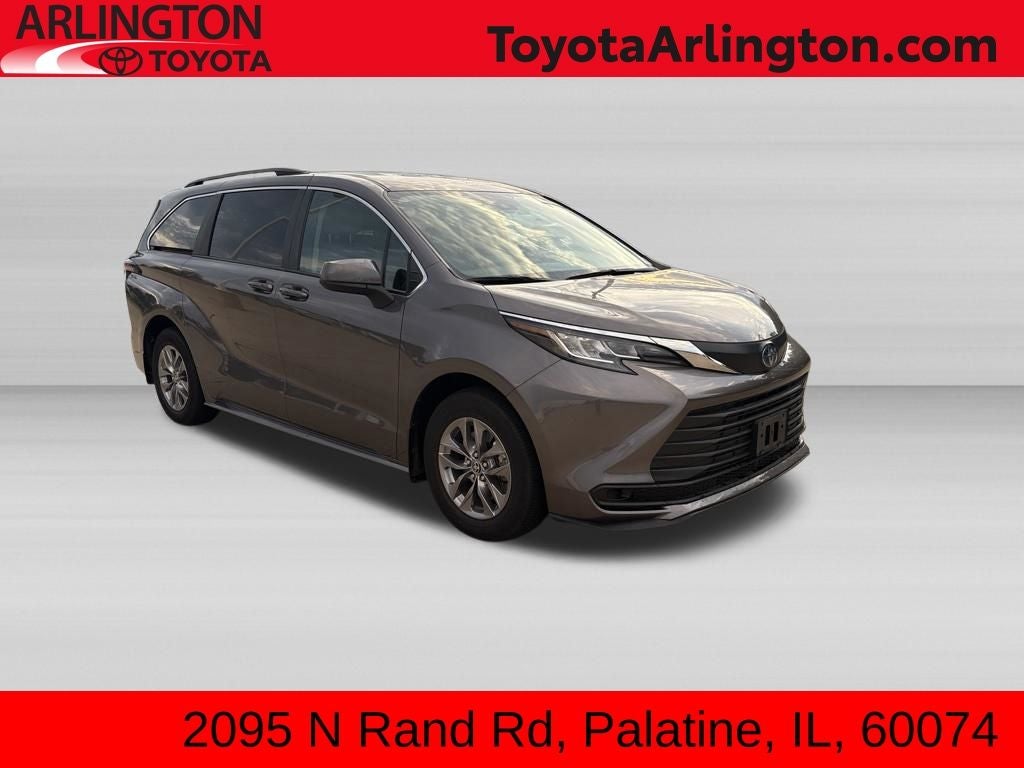 2023 Toyota Sienna LE 8 Passenger