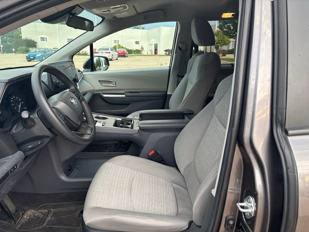 2023 Toyota Sienna LE 8 Passenger